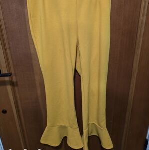 💗Xtaren NWT Women's ruffled pants Mustard Yellow size Large